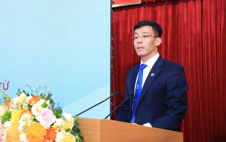 Giám đốc Trung tâm Phục vụ hành chính công Thành phố Cù Ngọc Trang phát biểu tại buổi Lễ. Giám đốc Trung tâm Phục vụ hành chính công Thành phố Cù Ngọc Trang phát biểu tại buổi Lễ.