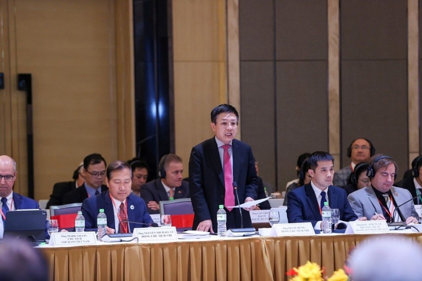 Thủ tướng đề nghị doanh nghiệp phải có sự thay đổi và thích ứng với chuyển đổi kép