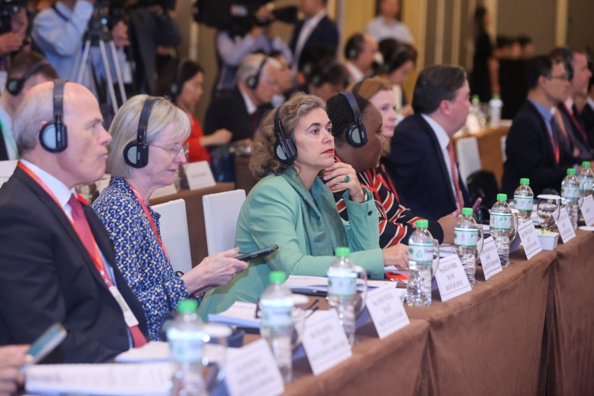 Thủ tướng đề nghị doanh nghiệp phải có sự thay đổi và thích ứng với chuyển đổi kép