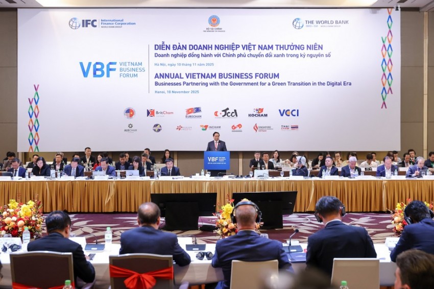 Thủ tướng đề nghị doanh nghiệp phải có sự thay đổi và thích ứng với chuyển đổi kép