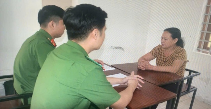 Đối tượng tại cơ quan công an. Đối tượng tại cơ quan công an.