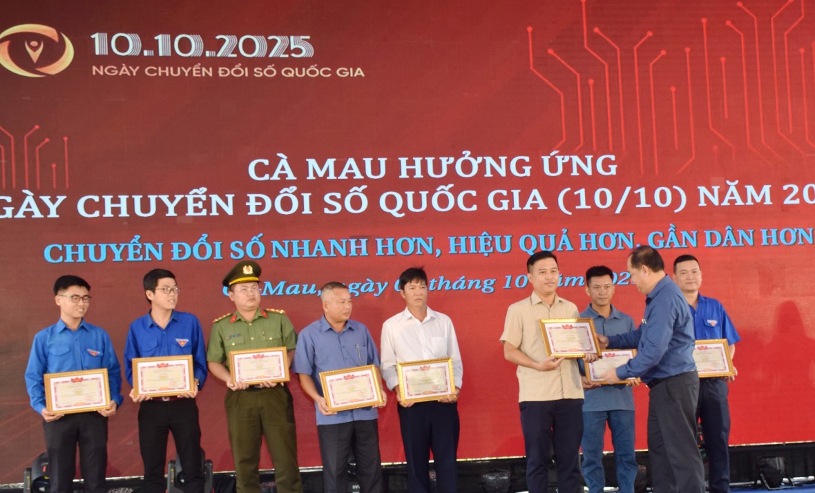 Tuổi trẻ Công an Cà Mau tiên phong trong học tập, tìm hiểu pháp luật qua các cuộc thi trực tuyến Tuổi trẻ Công an Cà Mau tiên phong trong học tập, tìm hiểu pháp luật qua các cuộc thi trực tuyến