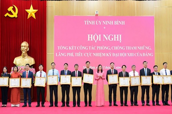 Ninh Bình: Khen thưởng nhiều tập thể, cá nhân có thành tích trong phòng, chống tham nhũng Ninh Bình: Khen thưởng nhiều tập thể, cá nhân có thành tích trong phòng, chống tham nhũng