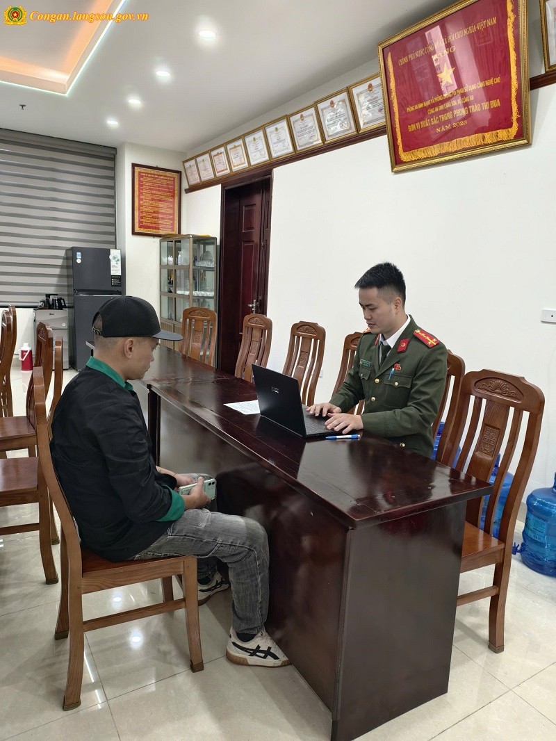 Đăng tải thông tin xúc phạm lực lượng Công an, một người đàn ông bị phạt 7,5 triệu đồng Đăng tải thông tin xúc phạm lực lượng Công an, một người đàn ông bị phạt 7,5 triệu đồng