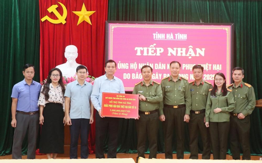 Bộ Công an trích 5 tỷ đồng từ Quỹ Nghĩa tình đồng đội hỗ trợ Hà Tĩnh - Ảnh Công an Hà Tĩnh.