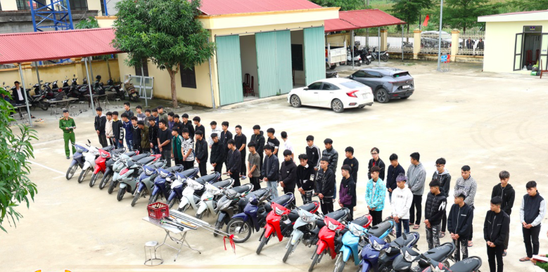 Các đối tượng tại cơ quan công an. Các đối tượng tại cơ quan công an.