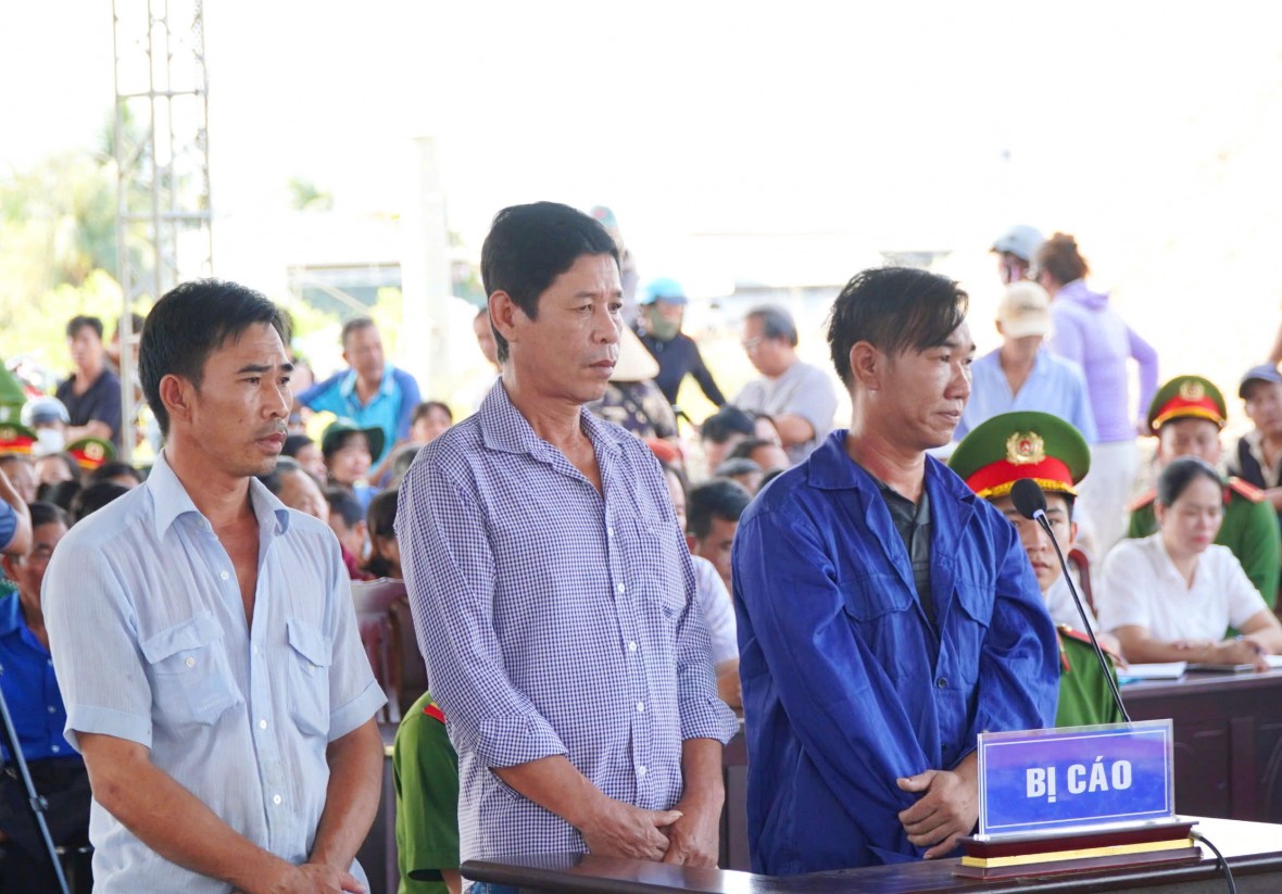 Cà Mau: Tổ chức cho người khác xuất cảnh trái phép, ba bị cáo lĩnh 18 năm tù