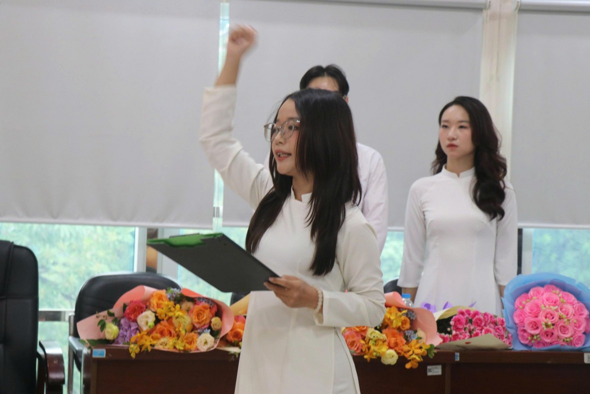 Đảng bộ Trường Đại học Thủ đô Hà Nội kết nạp thêm 3 Đảng viên mới