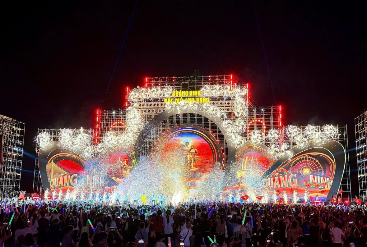 Concert “Đất Mỏ anh hùng” bùng nổ cảm xúc bên bờ vịnh Hạ Long