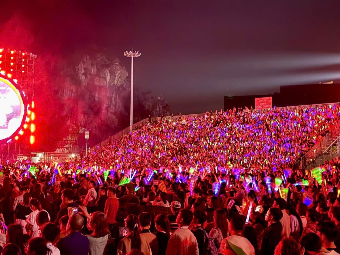 Concert “Đất Mỏ anh hùng” bùng nổ cảm xúc bên bờ vịnh Hạ Long