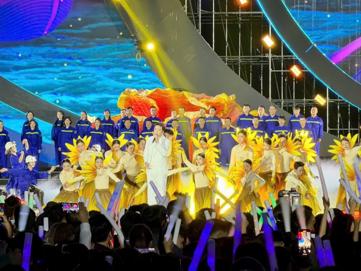 Concert “Đất Mỏ anh hùng” bùng nổ cảm xúc bên bờ vịnh Hạ Long