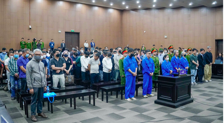 Các bị cáo tại phiên toà chiều ngày 12/11. Các bị cáo tại phiên toà chiều ngày 12/11.