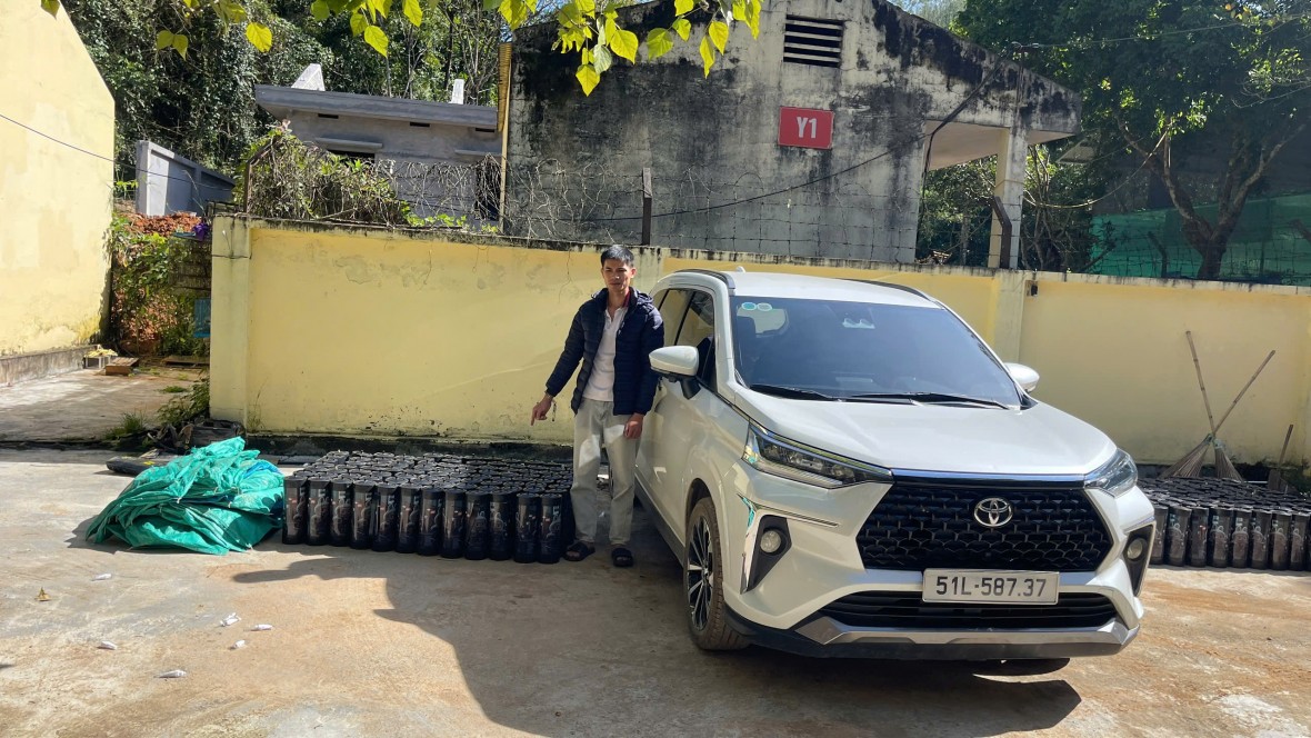 Phát hiện ô tô chở 200 bình “khí cười” tại Quảng Ninh