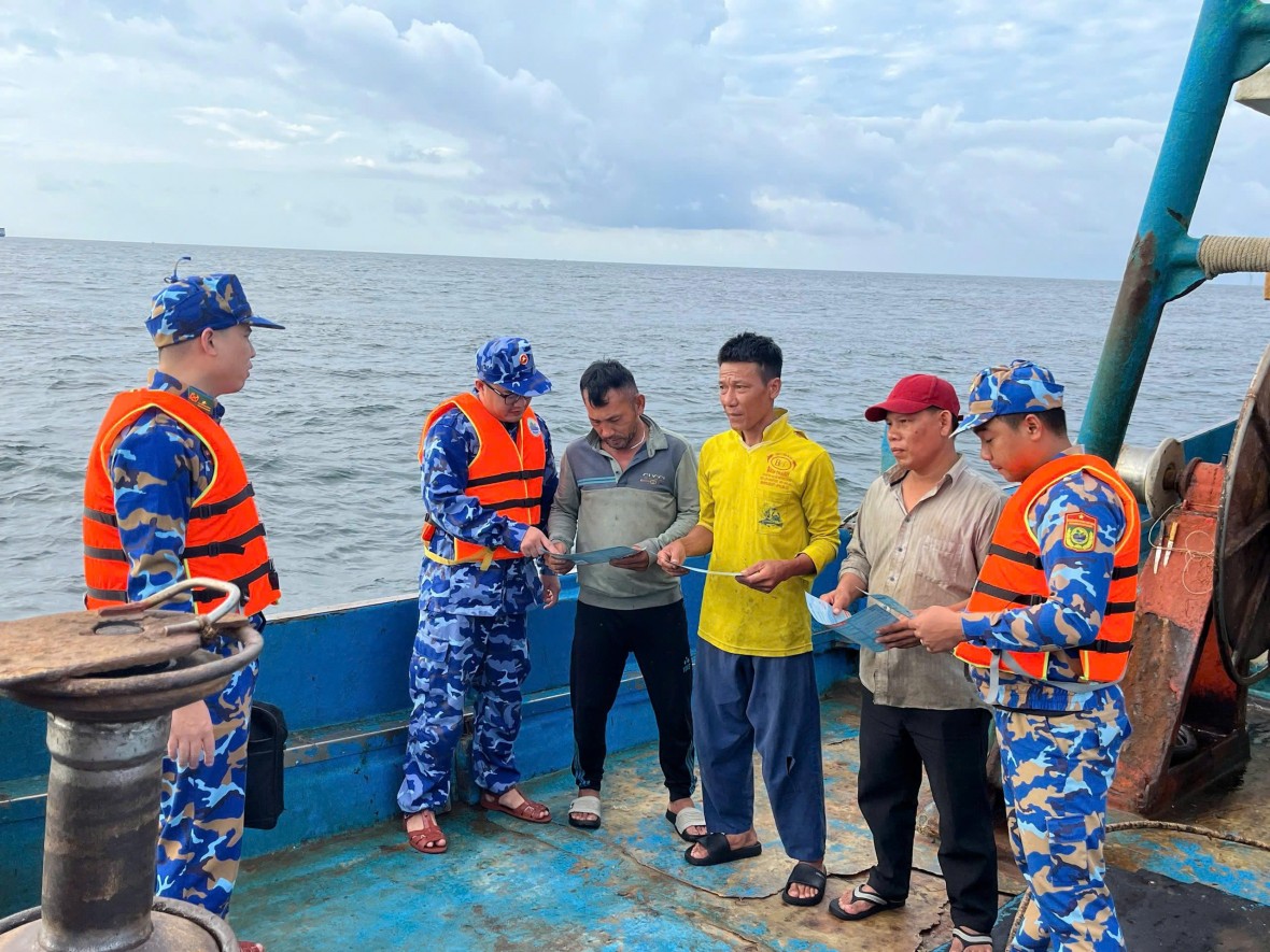 Phát hiện và xử lý 3 tàu cá vi phạm IUU trên vùng biển Cần Thơ