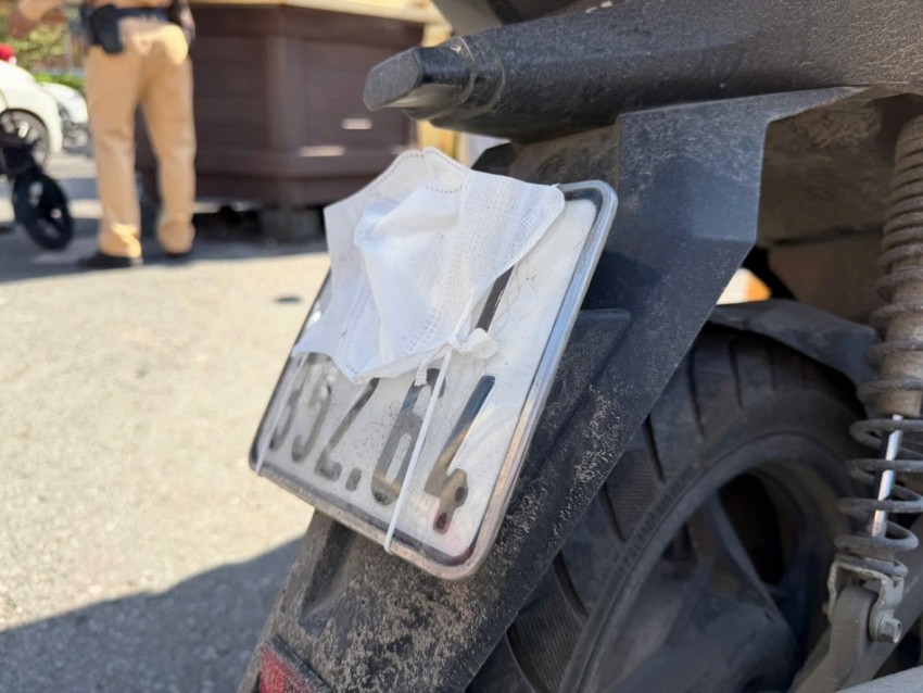 Việc che, dán biển số xe là hành vi vi phạm, lực lượng chức năng sẽ thường xuyên kiểm tra, xử lý nghiêm theo quy định của pháp luật.