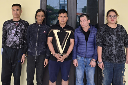 Triệt phá ổ ma túy trong khu dân cư Lê Ích Mộc, thu giữ cả pháo nổ Triệt phá ổ ma túy trong khu dân cư Lê Ích Mộc, thu giữ cả pháo nổ