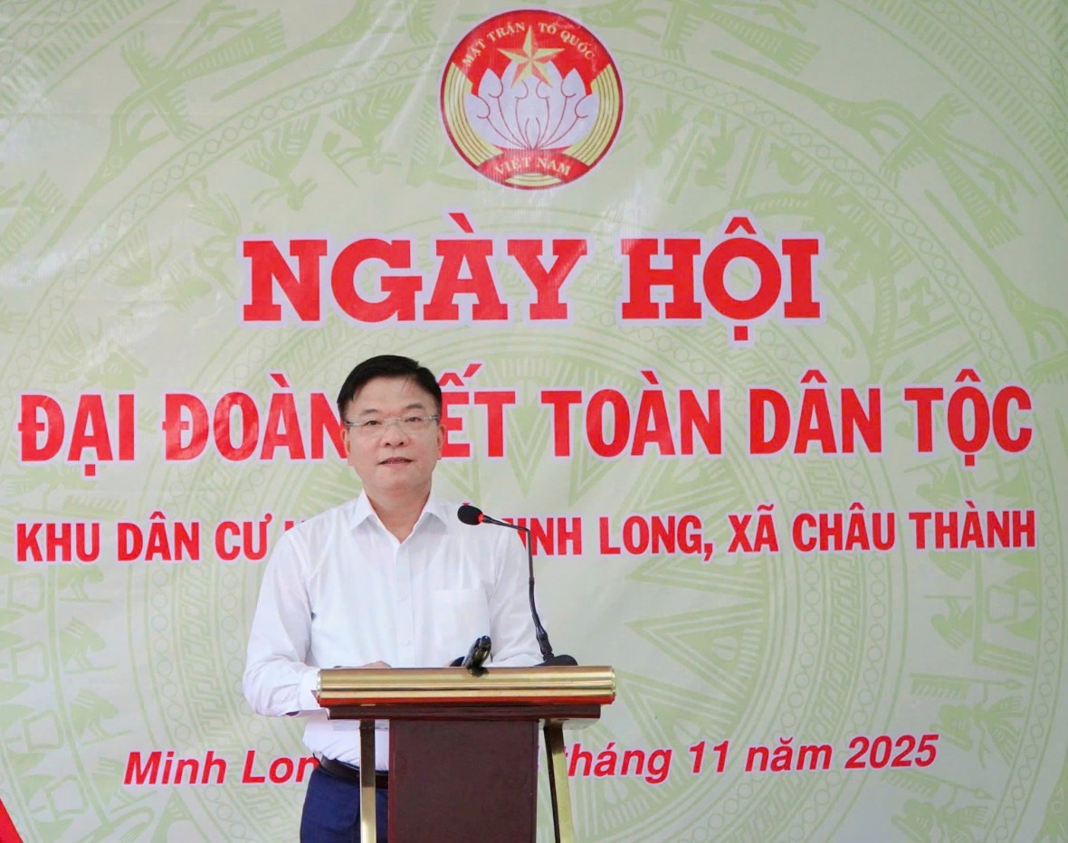Phó Thủ tướng Lê Thành Long dự Ngày hội Đại đoàn kết tại An Giang Phó Thủ tướng Lê Thành Long dự Ngày hội Đại đoàn kết tại An Giang