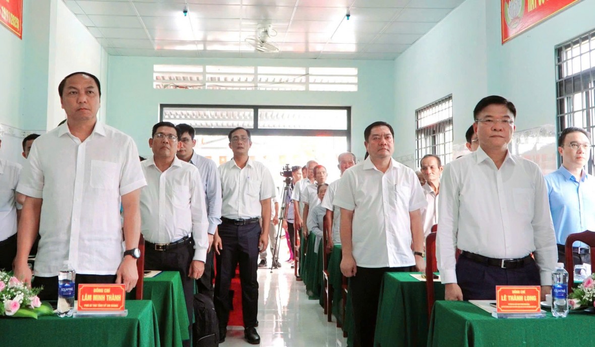 Phó Thủ tướng Lê Thành Long dự Ngày hội Đại đoàn kết tại An Giang Phó Thủ tướng Lê Thành Long dự Ngày hội Đại đoàn kết tại An Giang