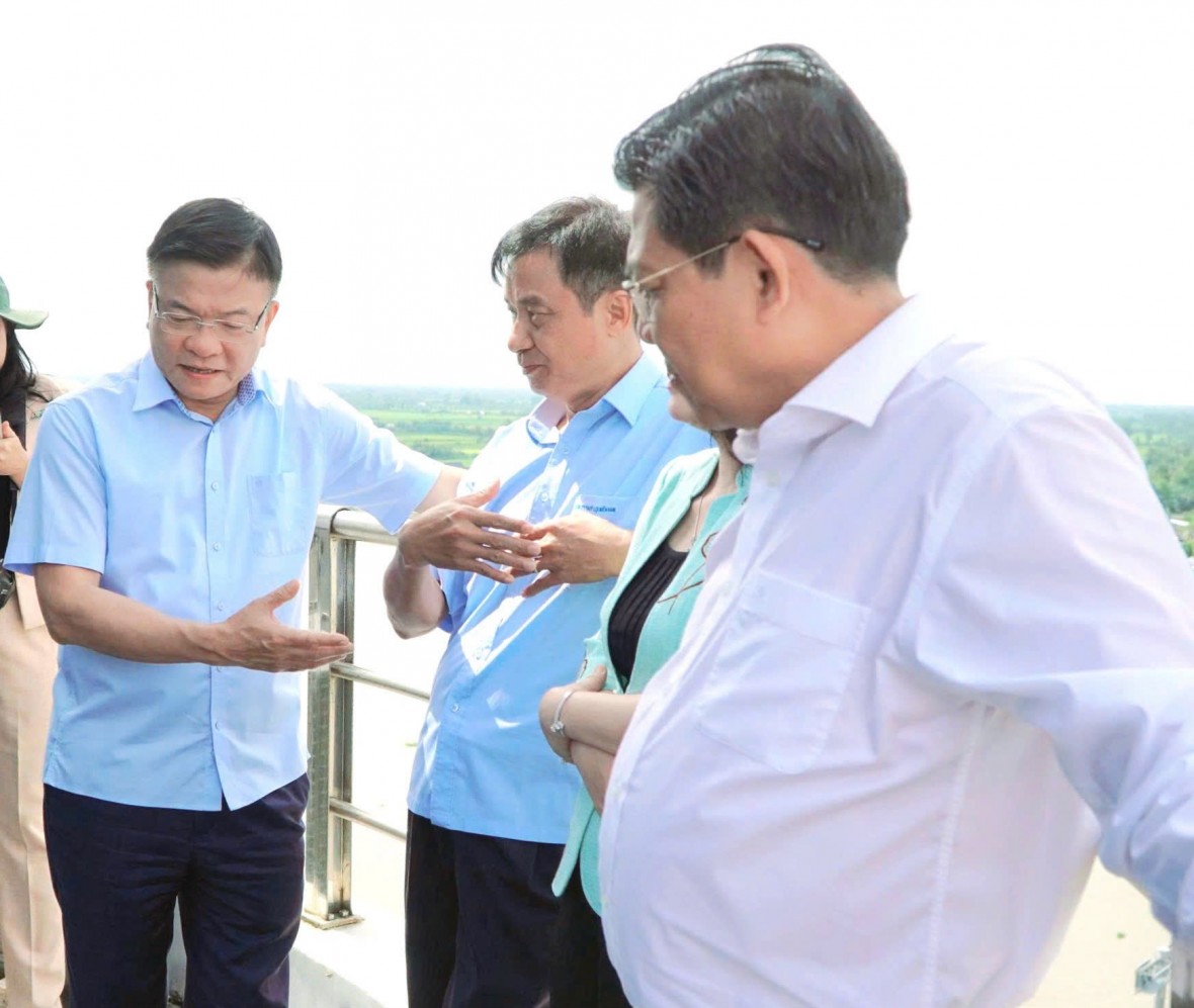 Phó Thủ tướng Lê Thành Long dự Ngày hội Đại đoàn kết tại An Giang Phó Thủ tướng Lê Thành Long dự Ngày hội Đại đoàn kết tại An Giang