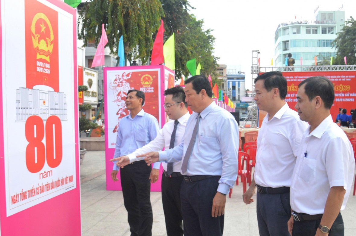 Triển lãm tranh cổ động tấm lớn tuyên truyền kỷ niệm 80 năm Ngày bầu cử Quốc hội Việt Nam tại An Giang Triển lãm tranh cổ động tấm lớn tuyên truyền kỷ niệm 80 năm Ngày bầu cử Quốc hội Việt Nam tại An Giang