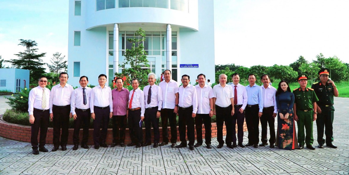 Phó Thủ tướng Lê Thành Long thăm, làm vệc tại Đại học Kiên Giang