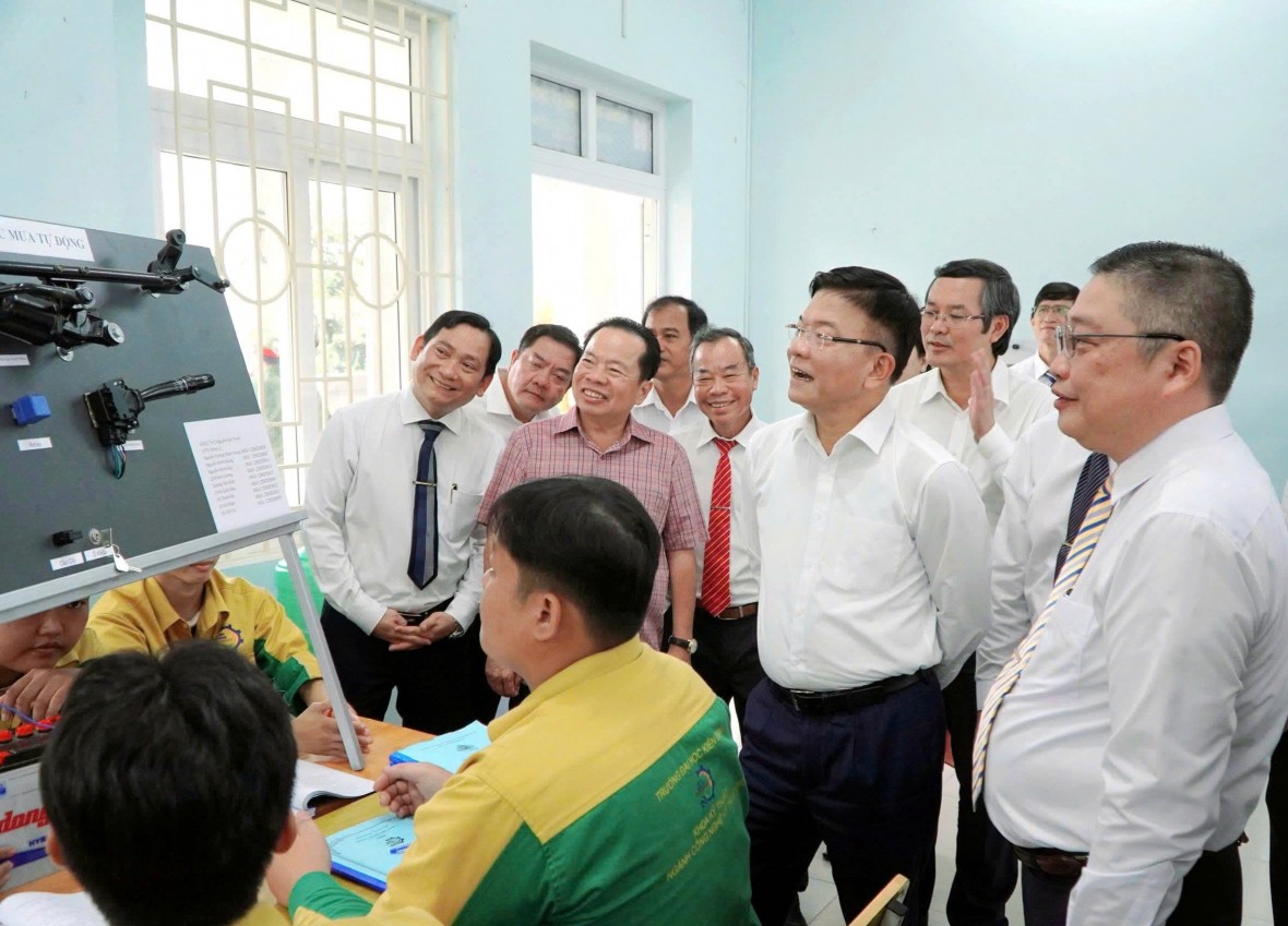 Phó Thủ tướng Lê Thành Long thăm, làm vệc tại Đại học Kiên Giang