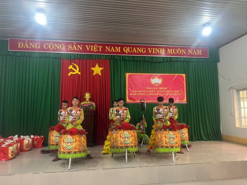 Những tiết mục văn nghệ chào mừng.