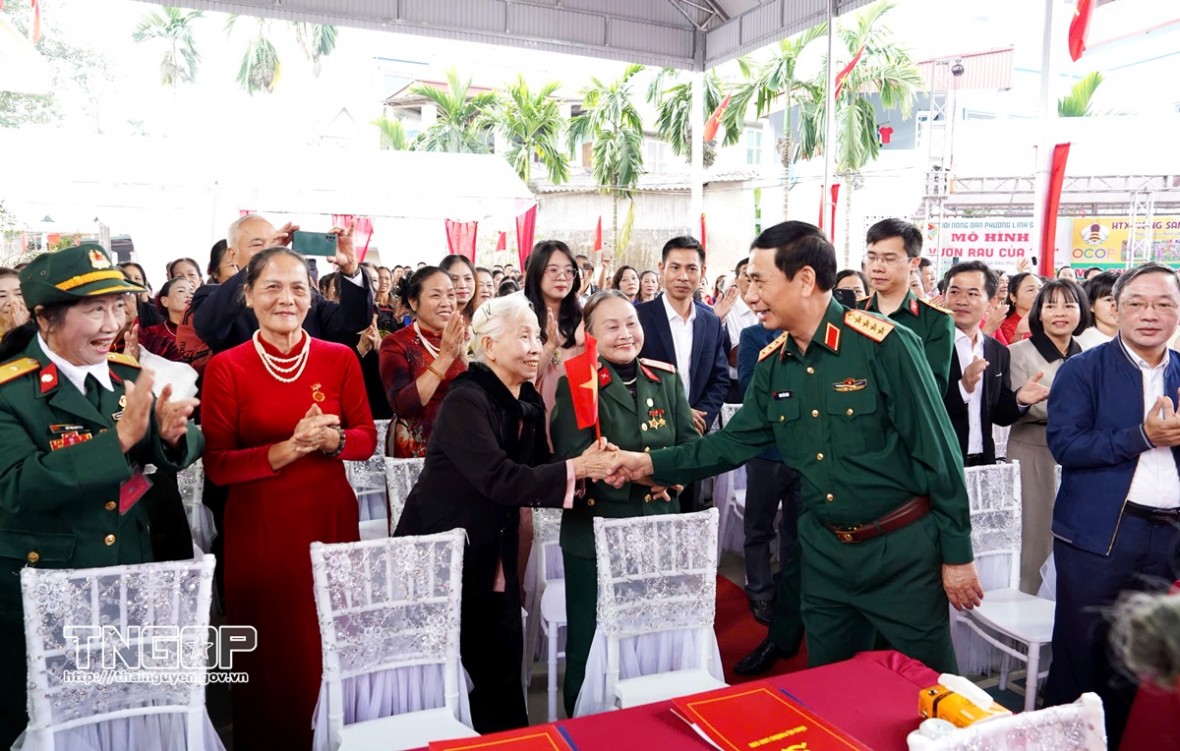 Đại tướng Phan Văn Giang dự Ngày hội đại đoàn kết toàn dân tộc tại Thái Nguyên