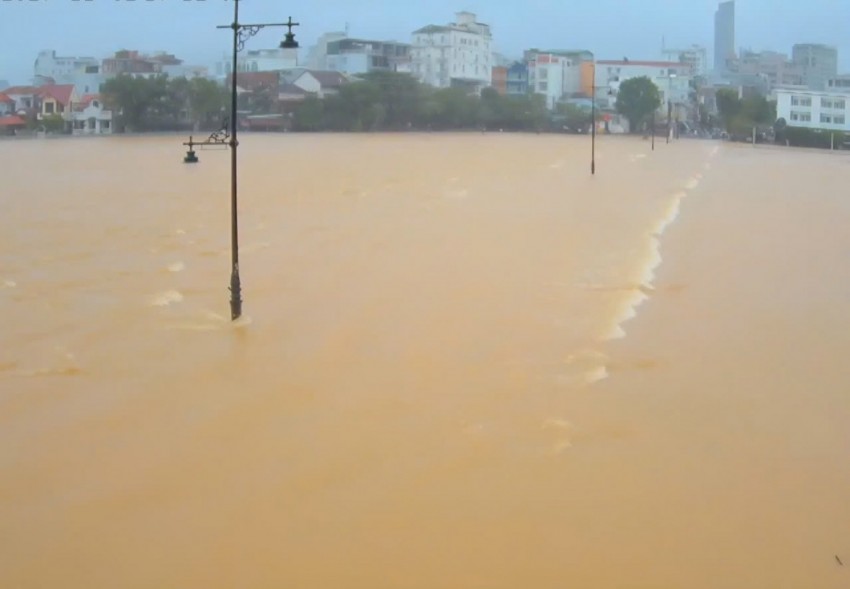 Thủ tướng ký Công điện yêu cầu kịp thời khắc phục hậu quả mưa lũ khu vực Trung Bộ