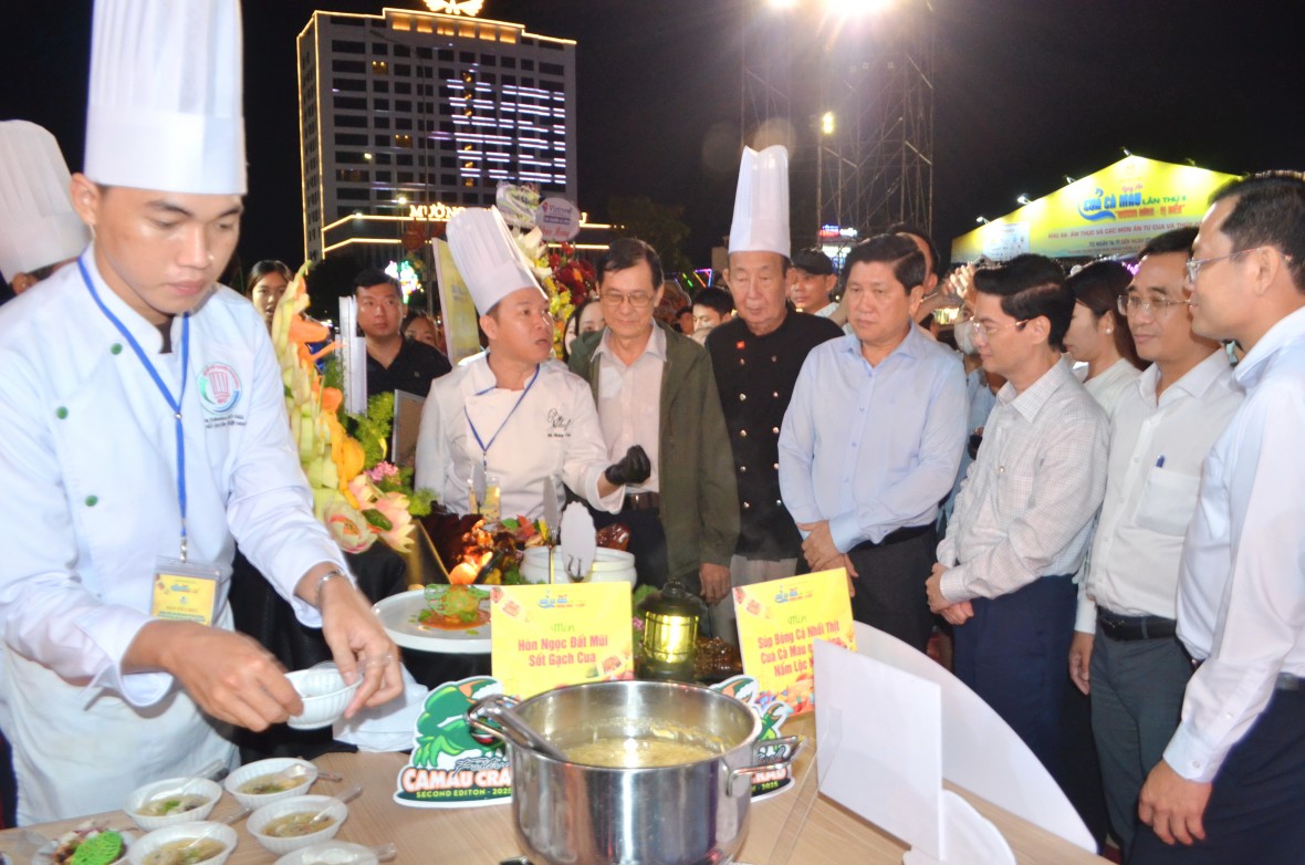 Không gian ẩm thực và “quảng diễn” món ngon từ cua Cà Mau