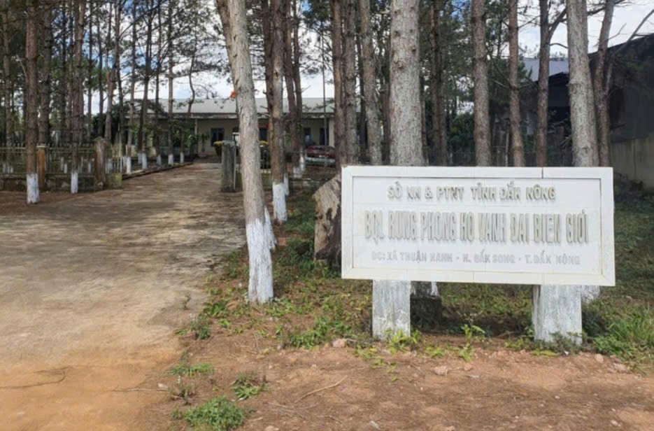 Khởi tố Phó Giám đốc Ban quản lý rừng phòng hộ vành đai biên giới Trụ sở Ban Quảng lý rừng phòng hộ vành đai biên giới nơi ông Khương công tác trước khi bị khởi tố, bắt tạm giam. (Ảnh: T.H)