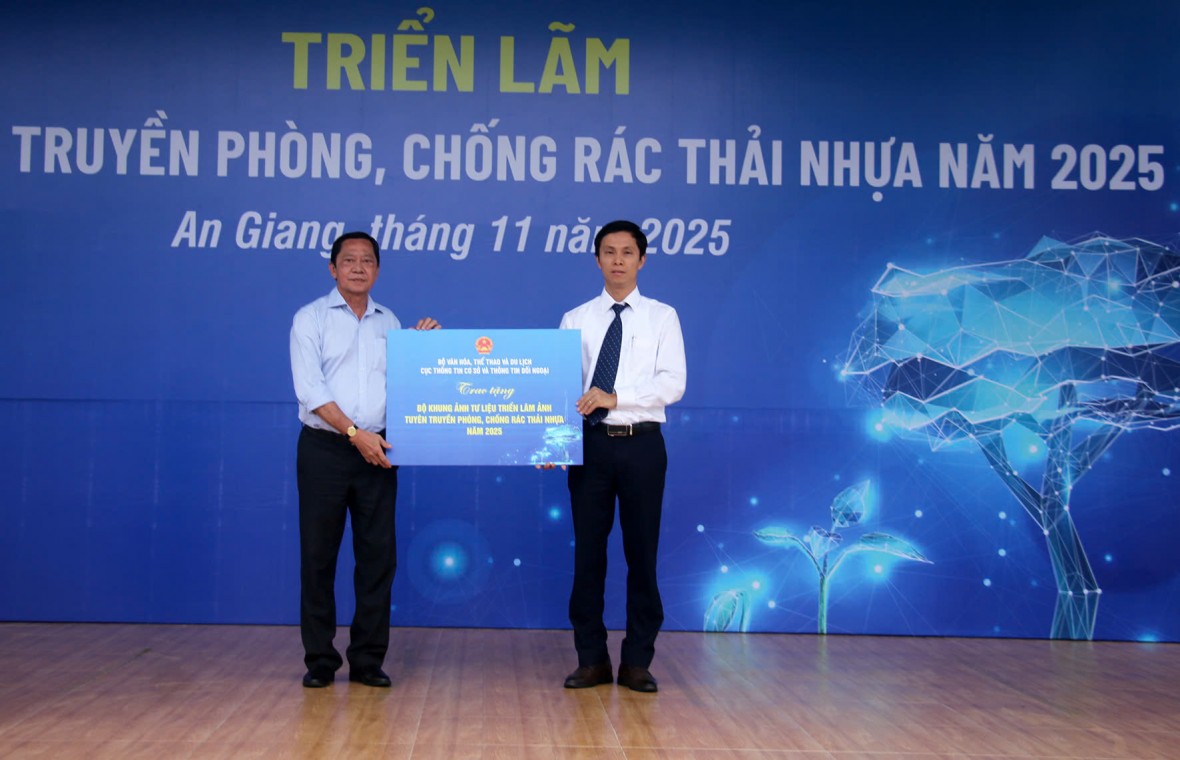 Khai mạc Triển lãm ảnh tuyên truyền phòng, chống rác thải nhựa năm 2025 Khai mạc Triển lãm ảnh tuyên truyền phòng, chống rác thải nhựa năm 2025