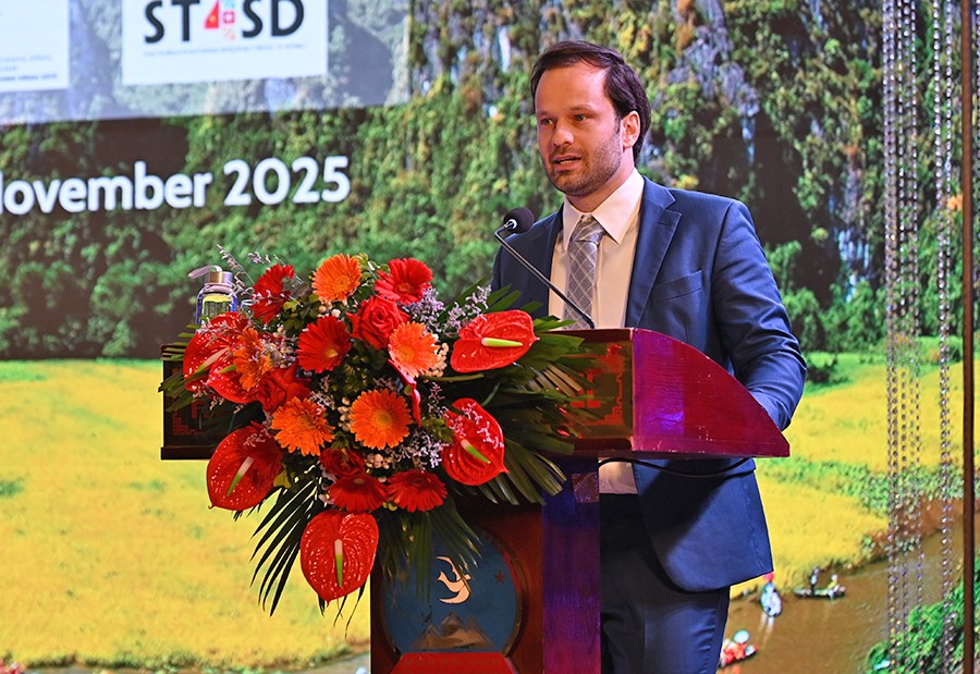 Giám đốc Cục Xúc tiến Thương mại, Tổng cục Kinh tế Thụy Sỹ Etienne Jenni phát biểu tại hội nghị (Ảnh: TITC)