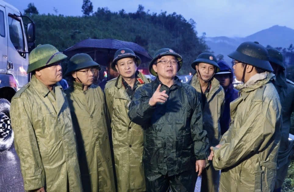 Phó Thủ tướng Hồ Quốc Dũng trực tiếp chỉ đạo khắc phục sạt lở tại đèo Khánh Lê