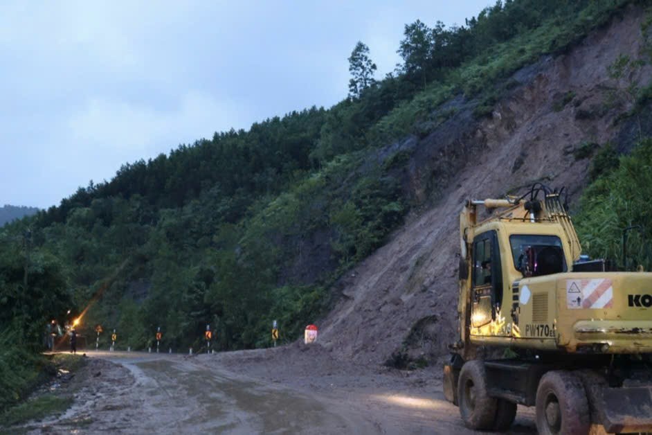 Phó Thủ tướng Hồ Quốc Dũng trực tiếp chỉ đạo khắc phục sạt lở tại đèo Khánh Lê