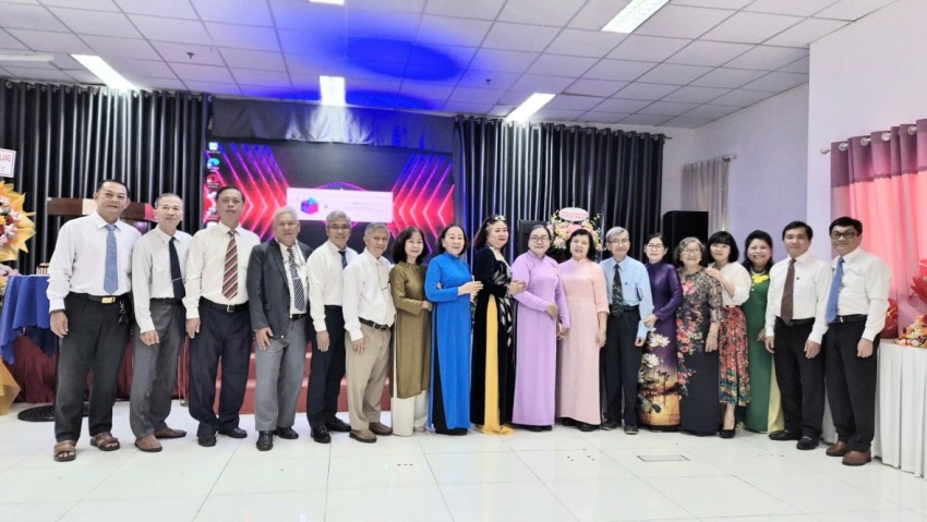 Hội cựu giáo chức cơ quan Bộ GD&ĐT tại TPHCM họp mặt kỷ niệm 43 năm Ngày truyền thống nhà giáo Việt Nam