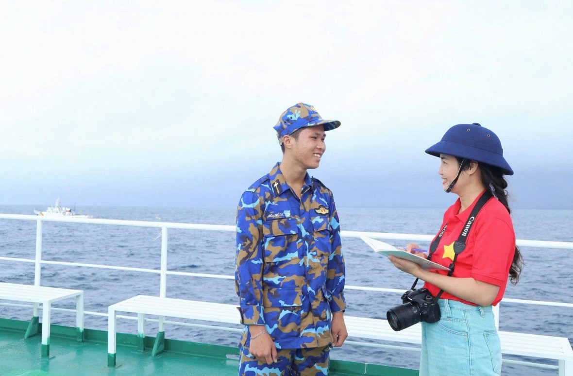 Các phóng viên Báo và phát thanh, Truyền hình Thái Nguyên tác nghiệp tại cơ sở