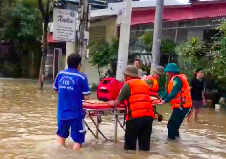 Bộ Y tế sẵn sàng thu dung cấp cứu cho nạn nhân vùng mưa lũ, tuyệt đối không để bùng phát dịch bệnh