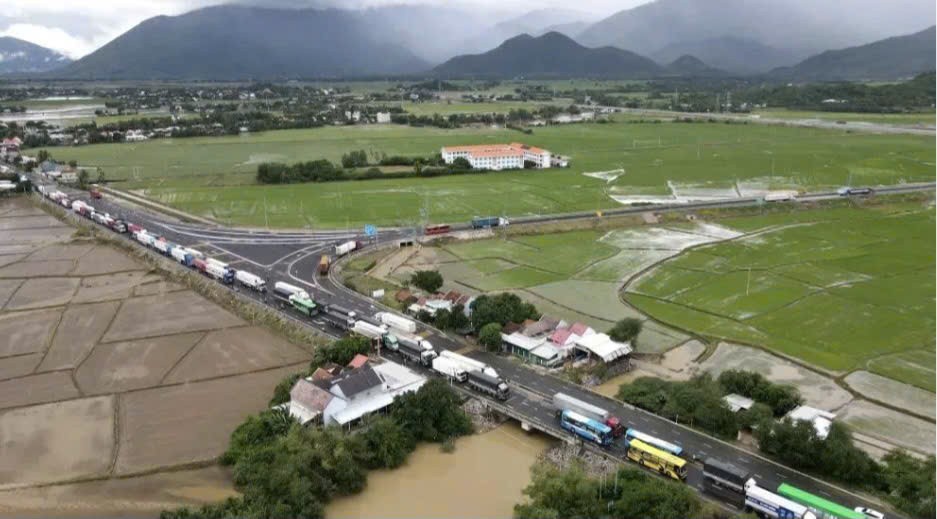 Đèo Cổ Mã - Khánh Hòa thông xe sau nhiều ngày ách tắc kéo dài