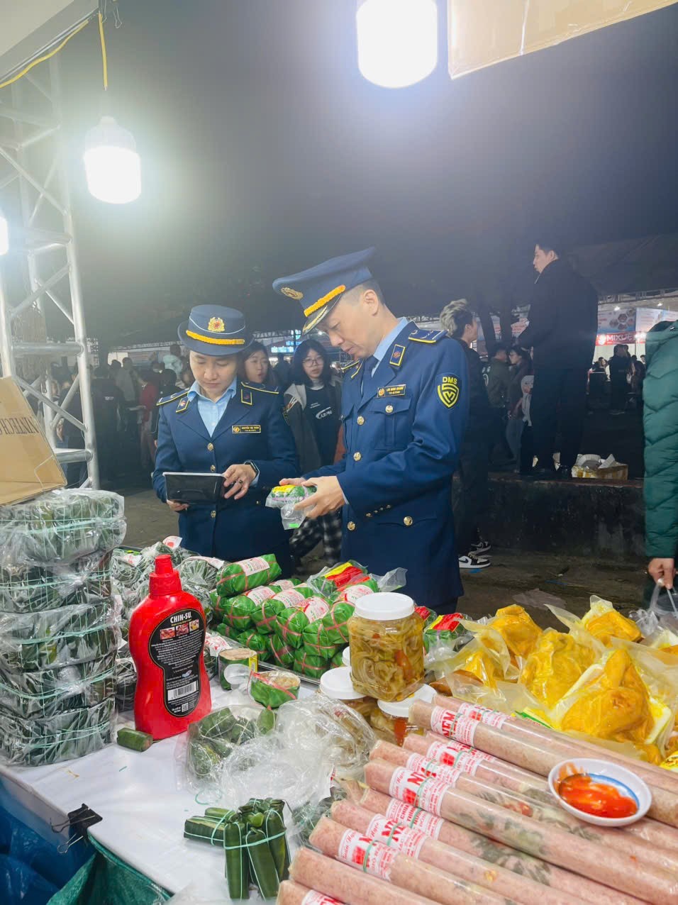 Kiểm tra, kiểm soát hàng hoá tại Hội chợ Thương mại Quốc tế Việt - Trung lần thứ 25