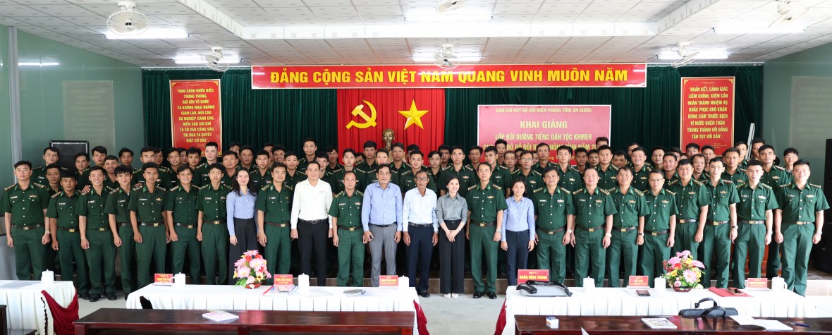 Khai giảng lớp bồi dưỡng tiếng dân tộc Khmer cho cán bộ Bộ đội Biên phòng tỉnh An Giang Khai giảng lớp bồi dưỡng tiếng dân tộc Khmer cho cán bộ Bộ đội Biên phòng tỉnh An Giang