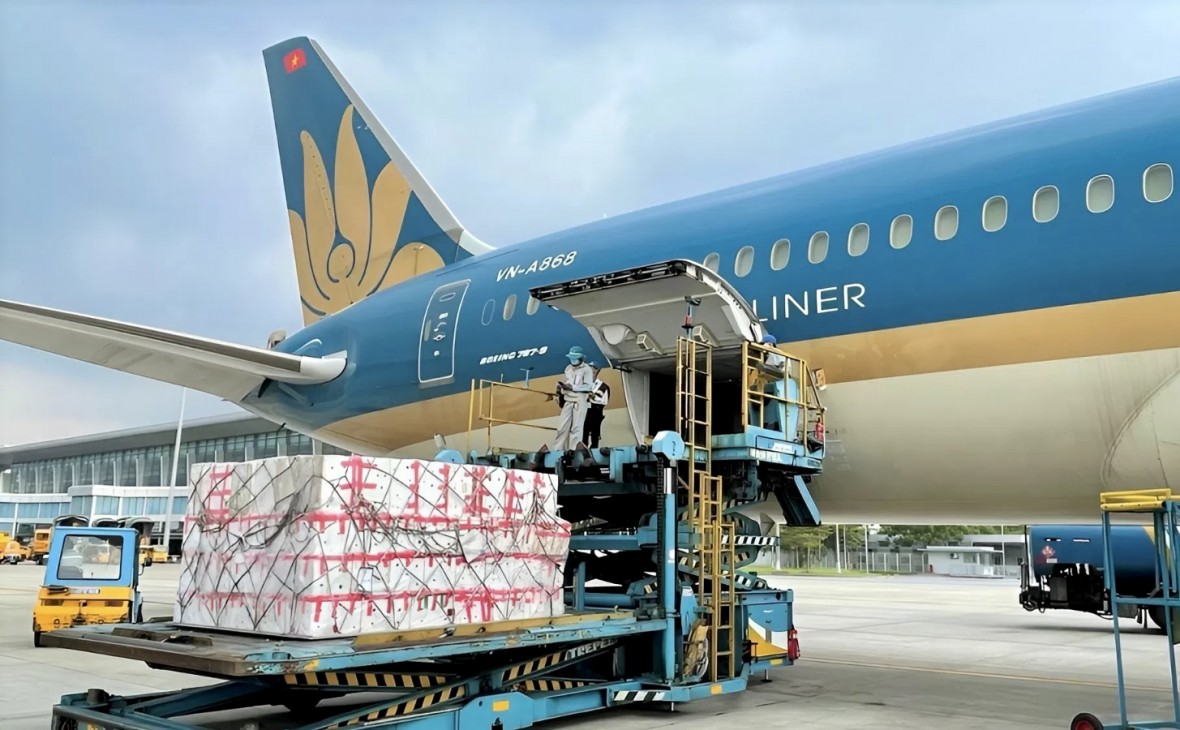 Vietnam Airlines tiếp tục vận chuyển miễn phí hàng hóa hỗ trợ đồng bào vùng lũ miền Trung