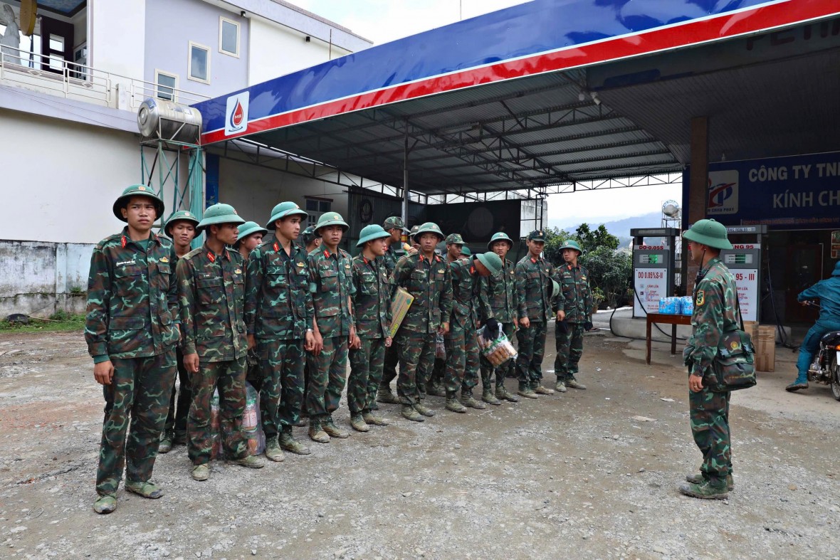 Lâm Đồng kích hoạt ứng phó khẩn cấp, di dời 30 hộ dân khi phát hiện nứt đất kéo dài trên đồi