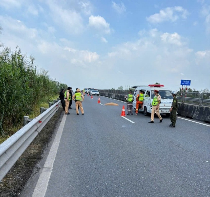 Đồng Tháp: Phát hiện thi thể người nước ngoài trên đường cao tốc Trung Lương - Mỹ Thuận