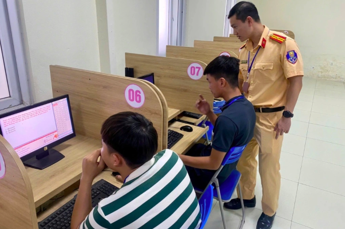 Bộ Công an đề xuất bỏ bài thi mô phỏng trong sát hạch giấy phép lái xe (Ảnh minh họa: T.O.).