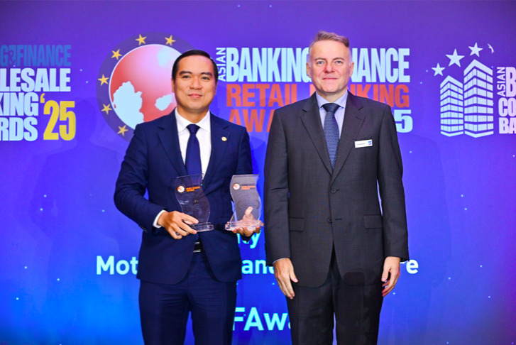 Ông Đàm Thế Thái- Phó Tổng giám đốc HDBank nhận hai giải thưởng quốc tế tại Lễ trao giải Asian Banking & Finance Awards 2025 tổ chức tại Singapore. Ông Đàm Thế Thái- Phó Tổng giám đốc HDBank nhận hai giải thưởng quốc tế tại Lễ trao giải Asian Banking & Finance Awards 2025 tổ chức tại Singapore.