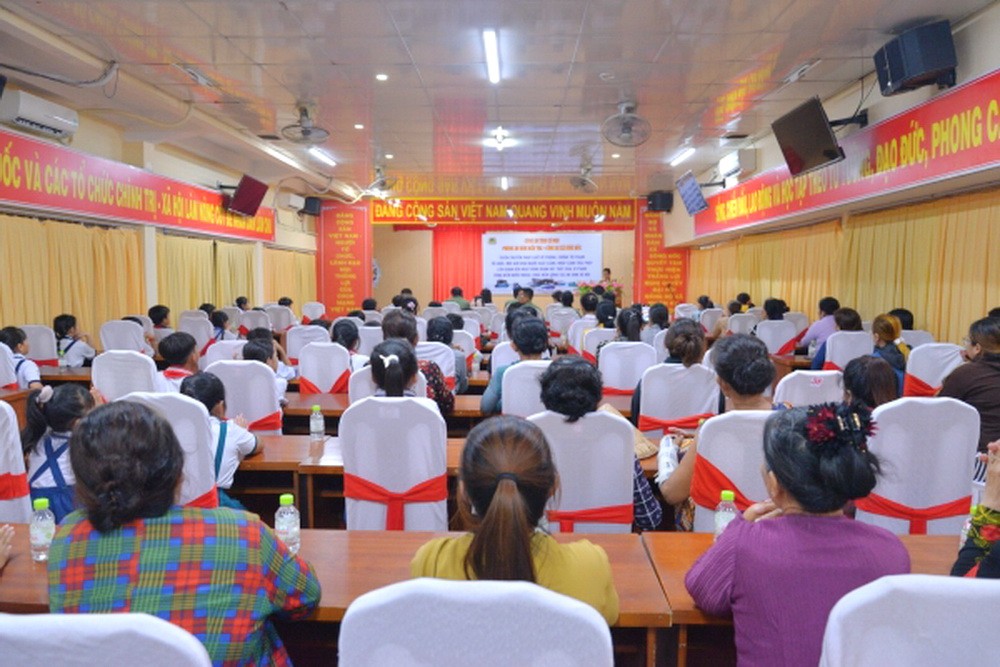 Cà Mau quyết liệt đấu tranh, ngăn chặn vi phạm IUU và xuất, nhập cảnh trái phép Cà Mau quyết liệt đấu tranh, ngăn chặn vi phạm IUU và xuất, nhập cảnh trái phép