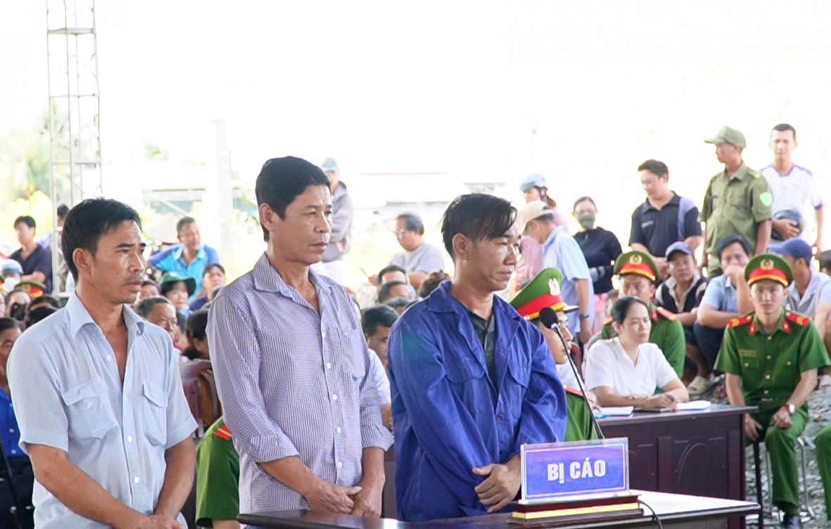 Cà Mau quyết liệt đấu tranh, ngăn chặn vi phạm IUU và xuất, nhập cảnh trái phép Cà Mau quyết liệt đấu tranh, ngăn chặn vi phạm IUU và xuất, nhập cảnh trái phép