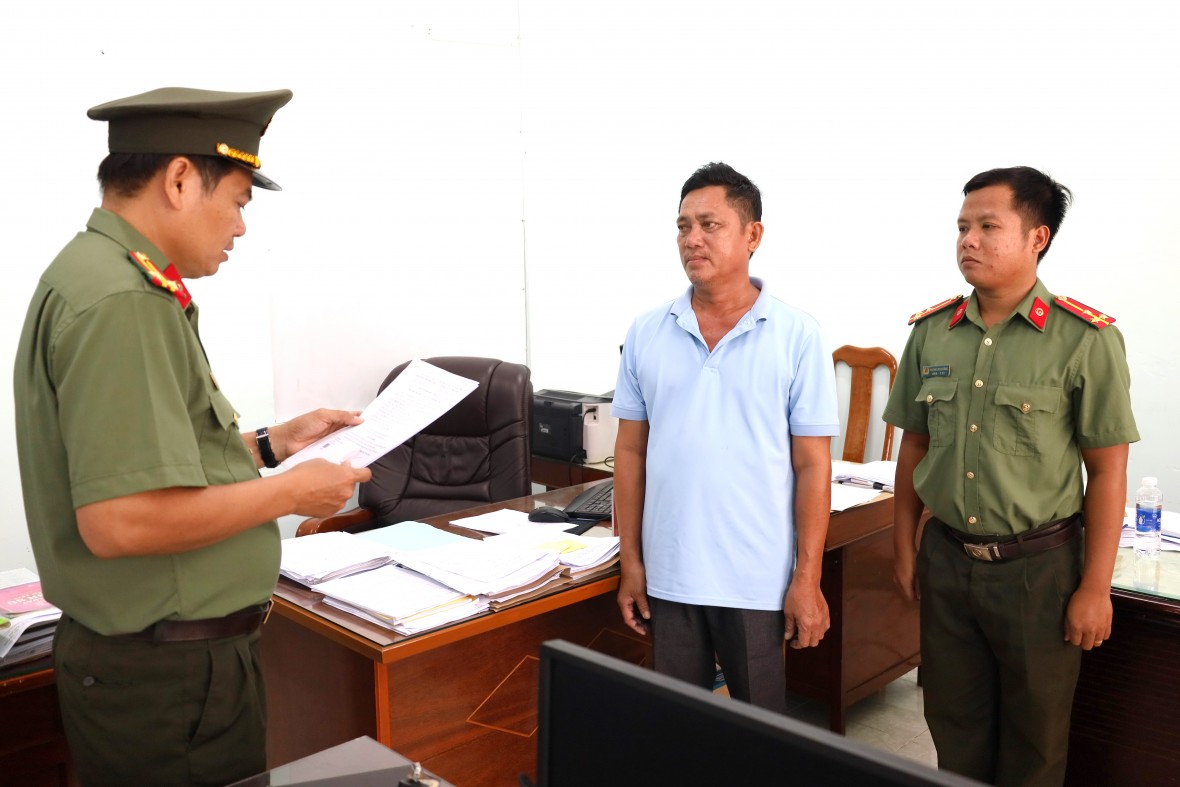 Cà Mau quyết liệt đấu tranh, ngăn chặn vi phạm IUU và xuất, nhập cảnh trái phép Cà Mau quyết liệt đấu tranh, ngăn chặn vi phạm IUU và xuất, nhập cảnh trái phép