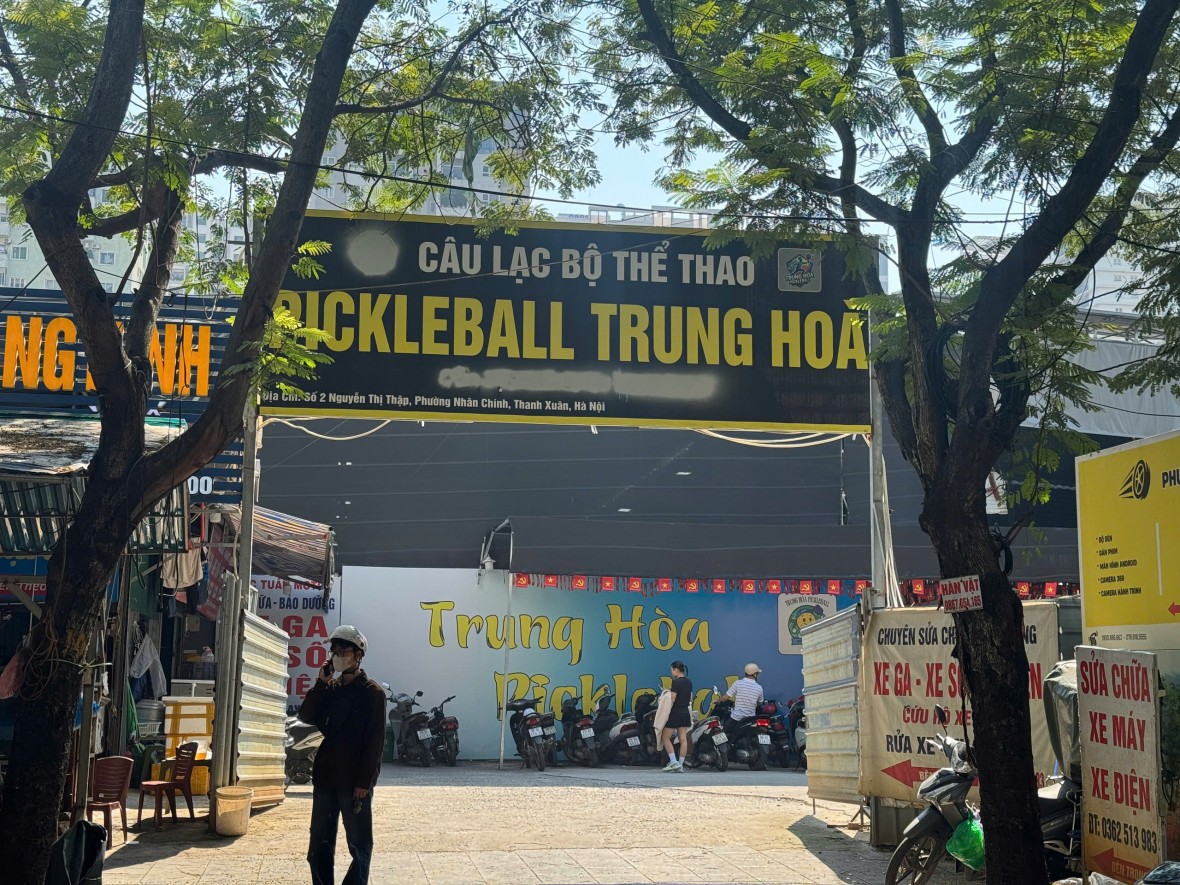 Công trình Pickleball trái phép, UBND phường Yên Hoà yêu cầu tháo dỡ nhưng vẫn... hoạt động